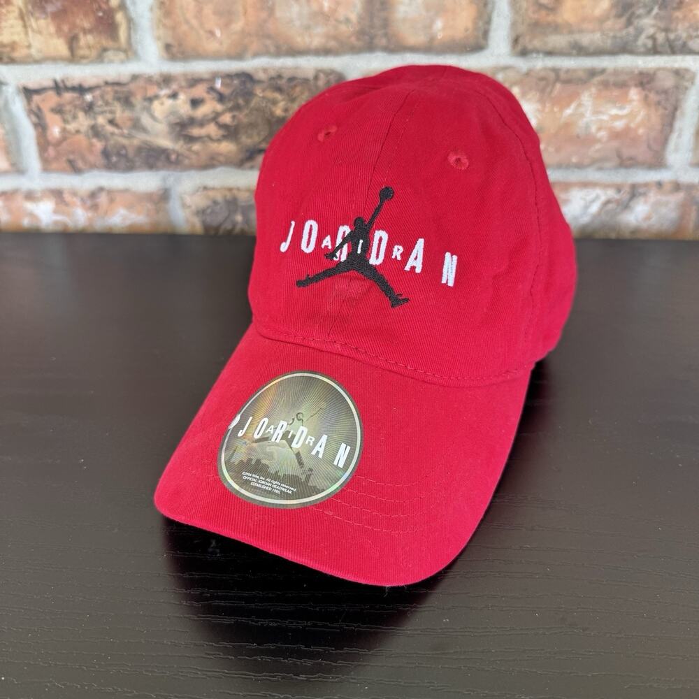 Air Jordan‎ Youth Red Hat- Used - Picture 2 of 7